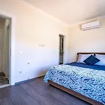Kızılağaçta özel Havuzlu Geniş Bahçeli Lüks *