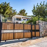 Kizilagacta Oezel Havuzlu Genis Bahceli Lueks Bodrum