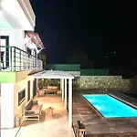 Prázdninový dům Kizilagacta Oezel Havuzlu Genis Bahceli Lueks *