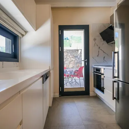 Kizilagacta Oezel Havuzlu Genis Bahceli Lueks Holiday home *