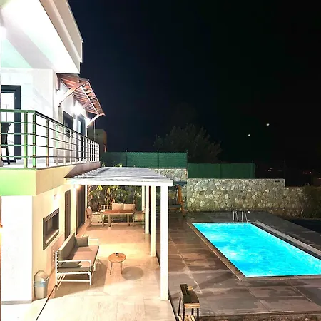 Semesterbostad Kizilagacta Oezel Havuzlu Genis Bahceli Lueks *