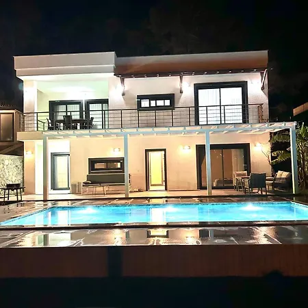 Kizilagacta Oezel Havuzlu Genis Bahceli Lueks *