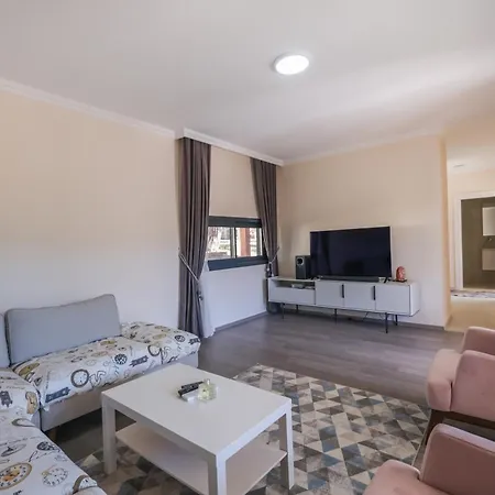 Kızılağaçta özel Havuzlu Geniş Bahçeli Lüks