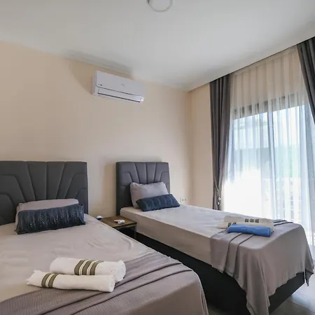 Kızılağaçta özel Havuzlu Geniş Bahçeli Lüks *