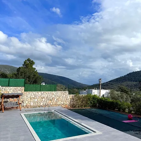 Kızılağaçta özel Havuzlu Geniş Bahçeli Lüks Casa de Férias