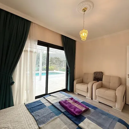 Kızılağaçta özel Havuzlu Geniş Bahçeli Lüks Casa de Férias