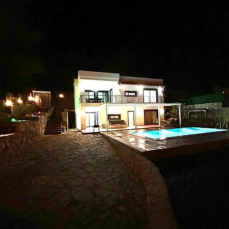 Kızılağaçta özel Havuzlu Geniş Bahçeli Lüks * Bodrum