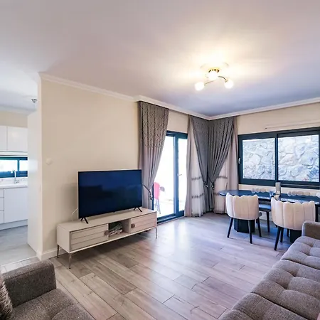 Kizilagacta Oezel Havuzlu Genis Bahceli Lueks Bodrum