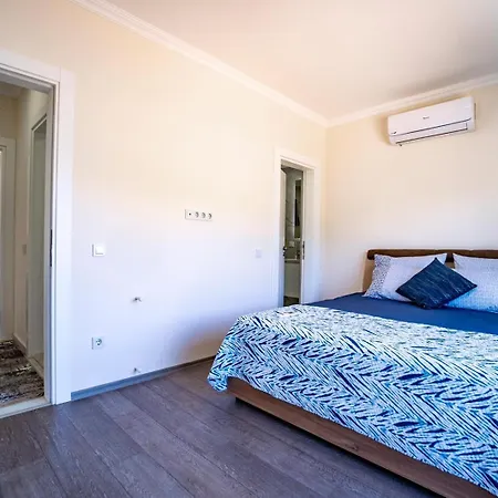 Kizilagacta Oezel Havuzlu Genis Bahceli Lueks *